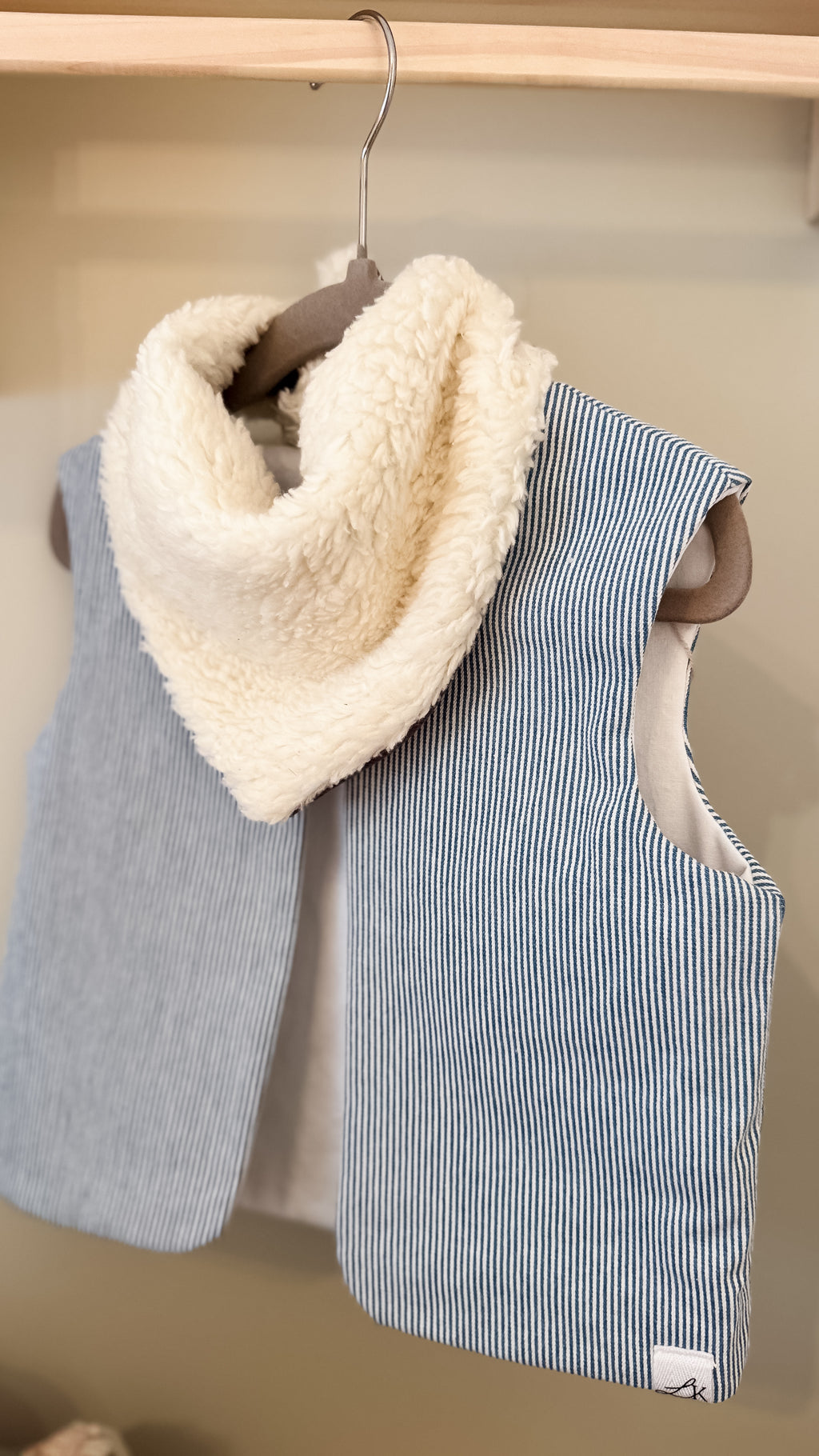 Vest i denim str. 62-68 og 98-104 med knapp