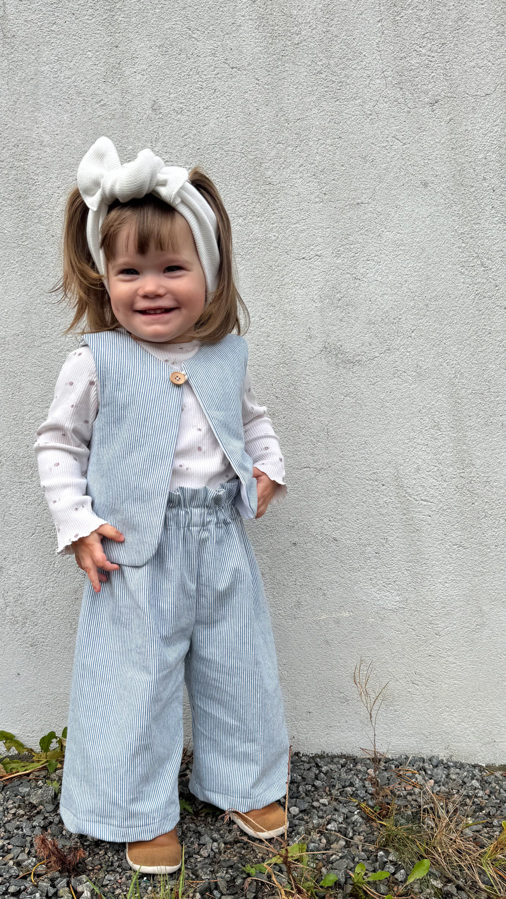 Vest i denim str. 62-68 og 98-104 med knapp