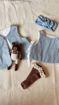 Vest i denim str. 62-68 og 98-104 med knapp