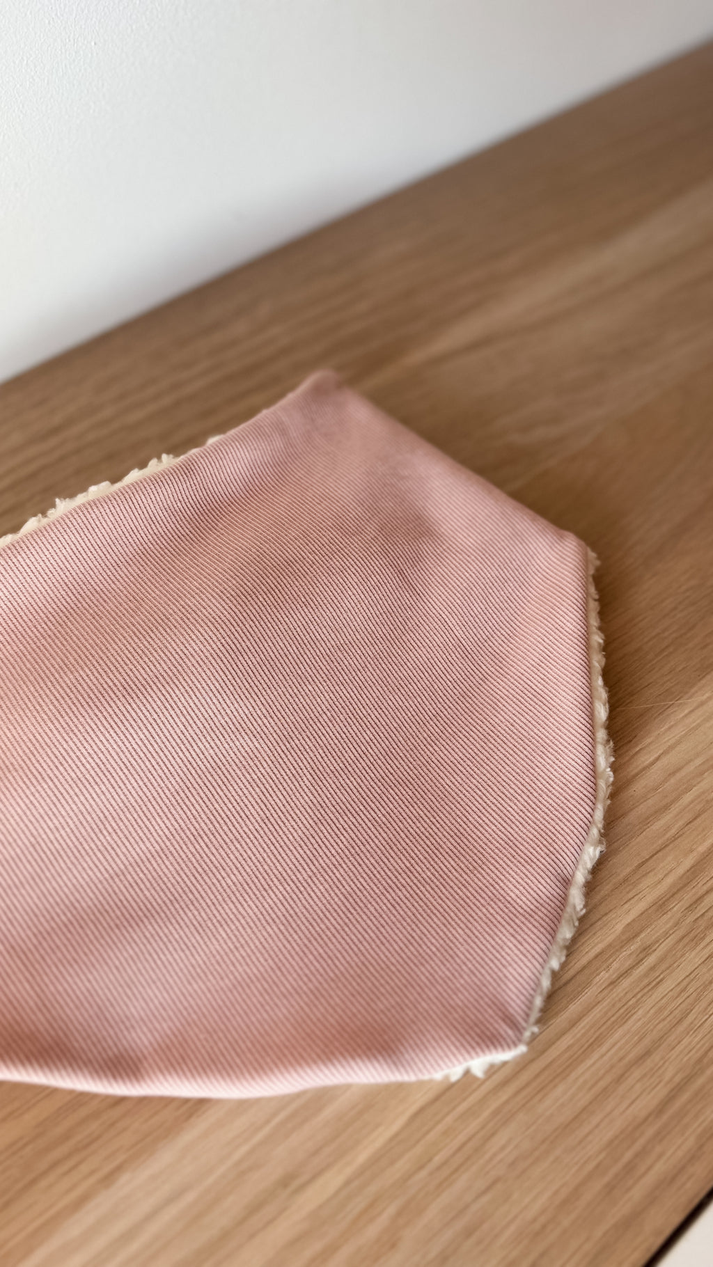 Pudderrosa dobbeltsidig hals i modal og teddy - one size